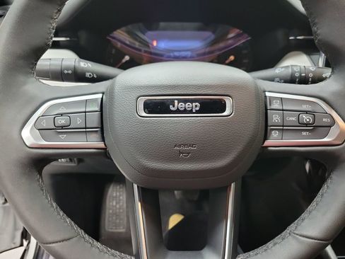 Used 2025 Jeep Compass Limited image 5