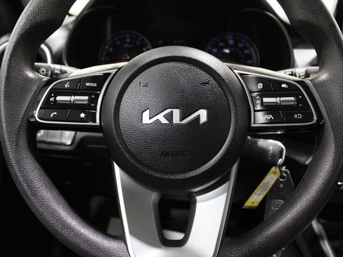 Used 2023 Kia Forte LXS w/ LXS Technology Package image 8