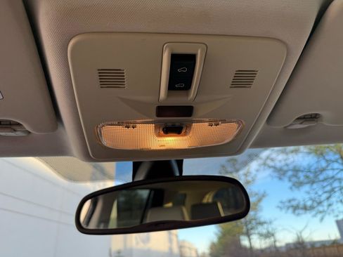 Used 2013 Land Rover LR2 image 38