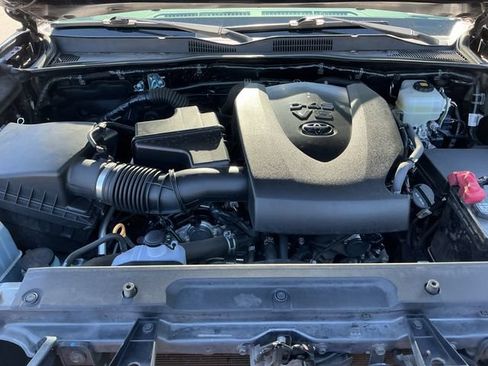 Certified 2020 Toyota Tacoma TRD Off-Road AWD/4WD image 24