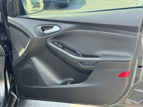 Used 2017 Ford Focus SEL w/ Cold Weather Package image 19