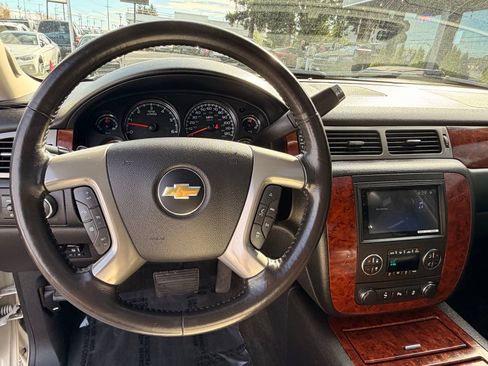Used 2013 Chevrolet Avalanche LTZ image 31