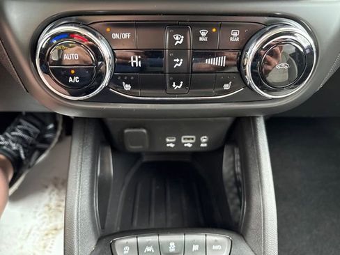 Used 2021 Chevrolet TrailBlazer LT w/ Convenience Package image 8