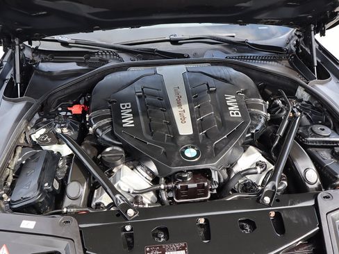 Used 2013 BMW 550i xDrive Sedan AWD/4WD image 34