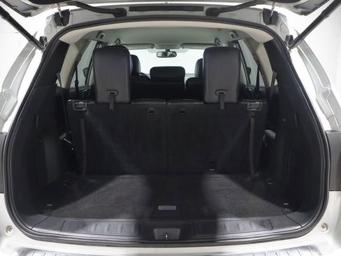 Used 2017 Nissan Pathfinder SL AWD/4WD image 4
