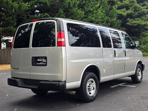 Used 2019 Chevrolet Express 2500 LS w/ Driver Convenience Package RWD image 6