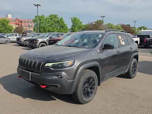 Used 2022 Jeep Cherokee Trailhawk w/ Sun & Sound Group AWD/4WD image 7