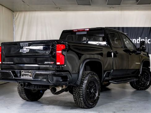 Used 2025 Chevrolet Silverado 2500 ZR2 w/ Technology Package image 8
