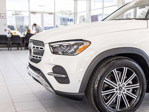 Used 2025 Mercedes-Benz GLE 450e 4MATIC w/ Driver Assistance Package image 5