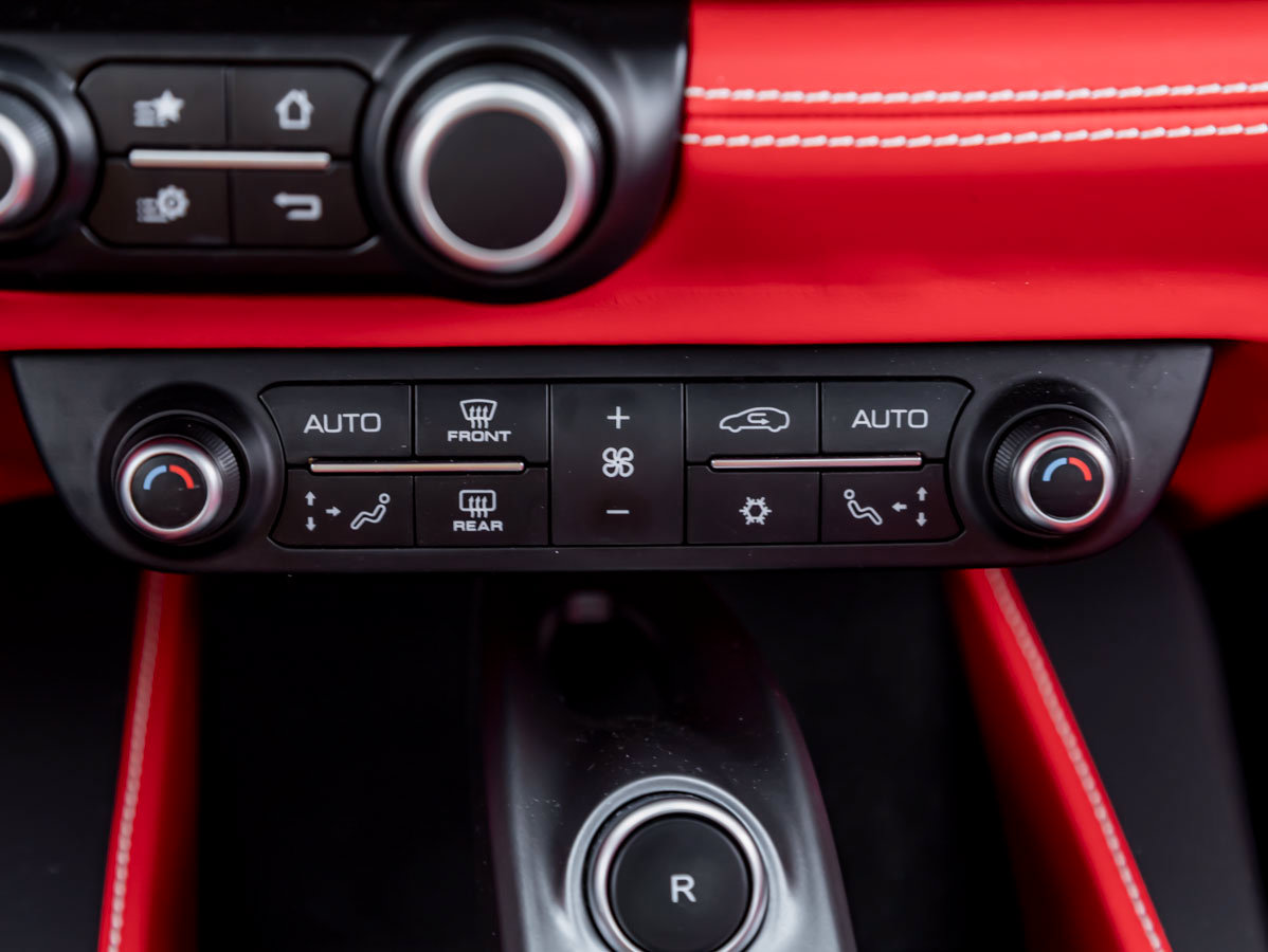 Used 2019 Ferrari Portofino RWD image 29