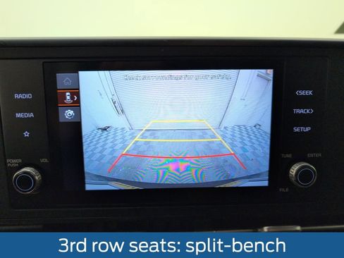 Used 2024 Kia Carnival LX image 30