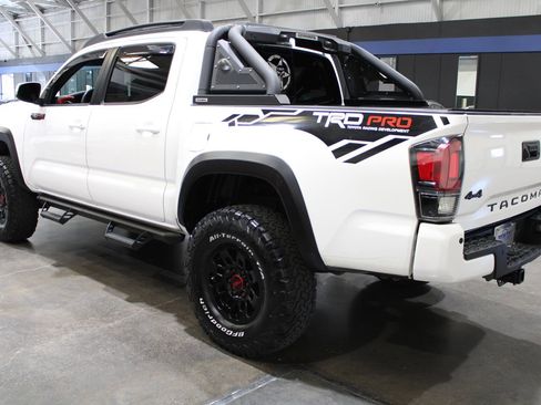 Used 2017 Toyota Tacoma TRD Pro AWD/4WD image 9