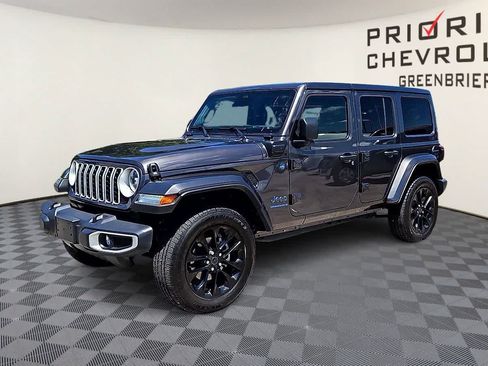 Used 2025 Jeep Wrangler Unlimited Sahara w/ Safety Group AWD/4WD image 4
