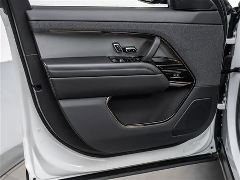 New 2025 Land Rover Range Rover Sport SE image 22