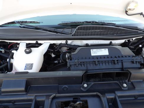 Used 2018 Chevrolet Express 2500 w/ Driver Convenience Package RWD image 40
