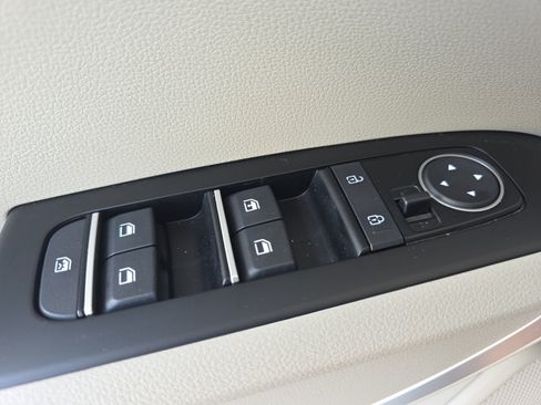 Used 2025 Kia Soul LX w/ LX Technology Package FWD image 26