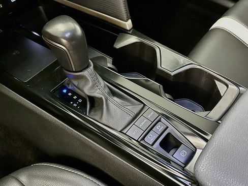 Used 2025 Toyota Camry SE FWD image 25
