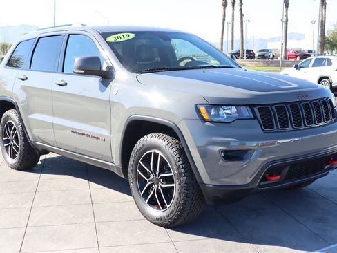 Used 2019 Jeep Grand Cherokee Trailhawk image 3