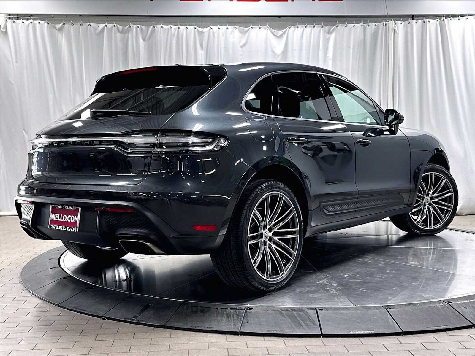 Used 2024 Porsche Macan AWD/4WD image 10