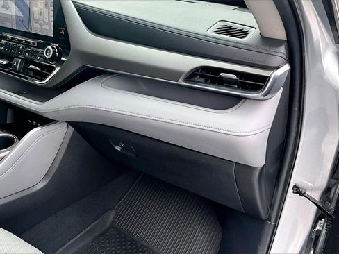 Used 2021 Toyota Highlander Limited image 23