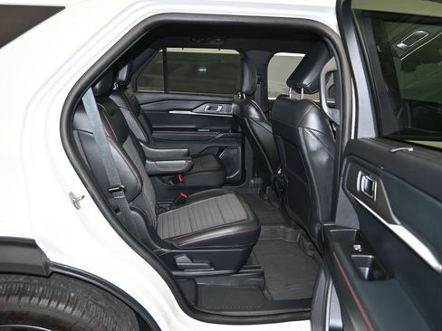 Certified 2025 Ford Explorer ST-Line w/ Premium Package image 28