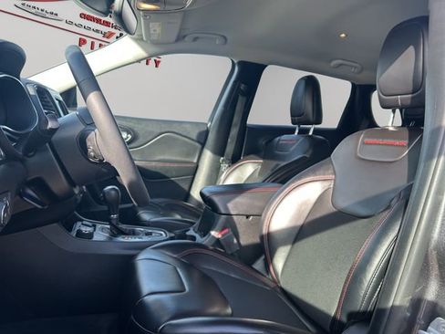 Used 2022 Jeep Cherokee Trailhawk image 34