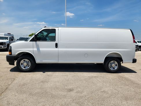 New 2026 Chevrolet Express 2500 Extended RWD image 3