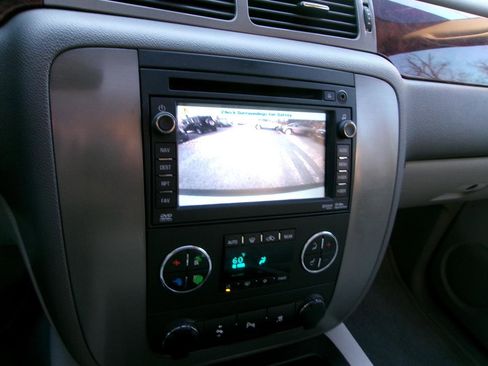 Used 2010 GMC Yukon XL SLT image 16