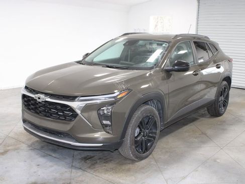 Used 2024 Chevrolet Trax ACTIV w/ Sunroof Package image 4