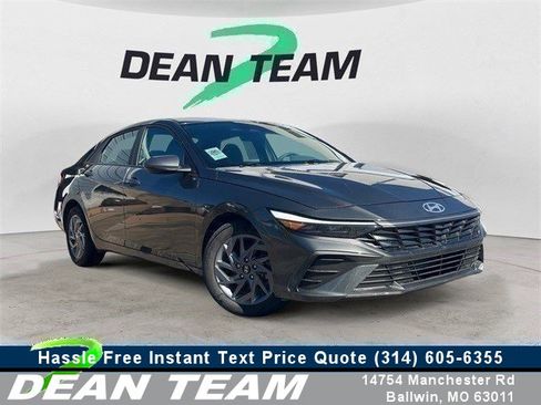 Used 2024 Hyundai Elantra SEL image 1