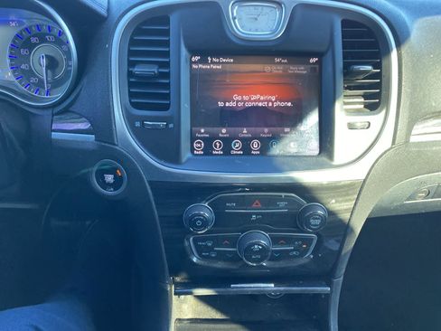 Used 2018 Chrysler 300 Touring w/ Driver Convenience Group image 14