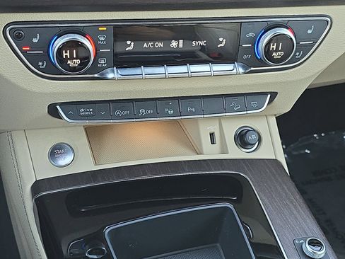 Used 2024 Audi Q5 2.0T Prestige w/ Prestige Package image 23