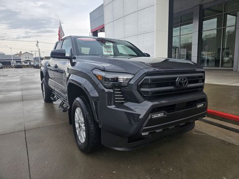 Certified 2025 Toyota Tacoma SR5 image 2