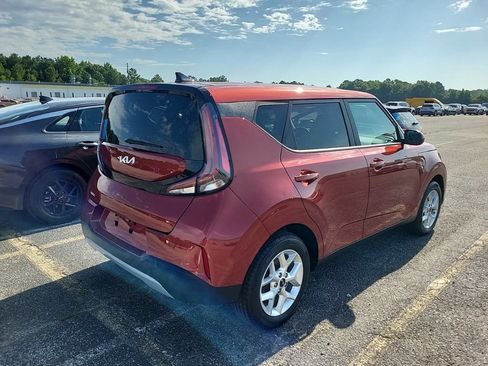 Used 2024 Kia Soul LX w/ Option Group 015 FWD image 5