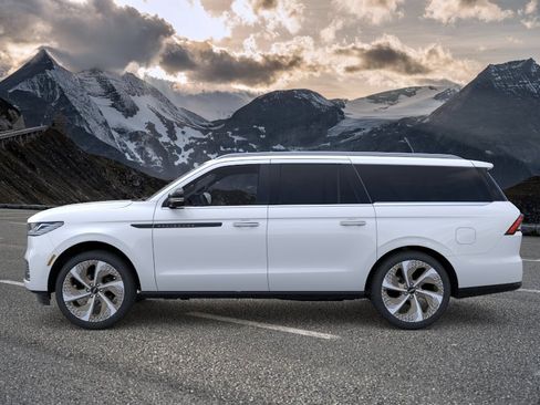 New 2026 Lincoln Navigator L Black Label AWD/4WD image 3