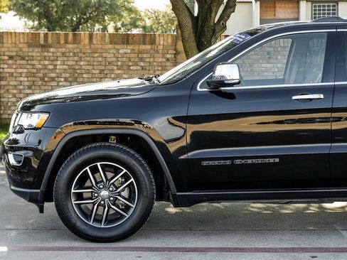 Used 2018 Jeep Grand Cherokee Limited image 22