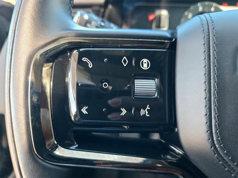 Used 2025 Land Rover Range Rover Velar Dynamic SE image 15