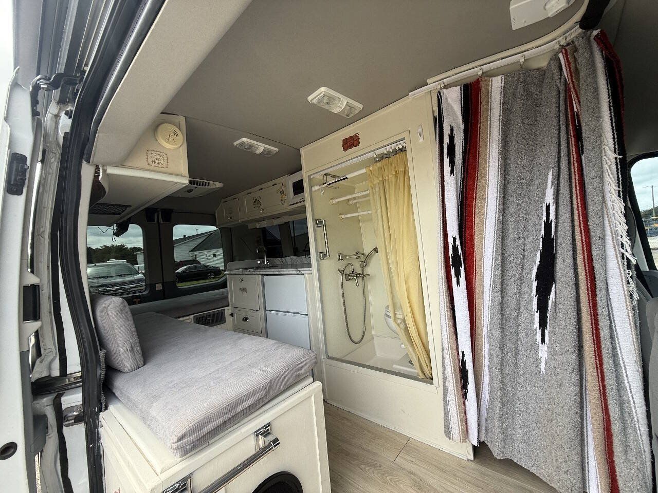 Used 2019 Ford Transit 350 XLT RWD image 2