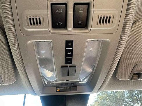 Used 2012 Cadillac SRX Luxury image 19