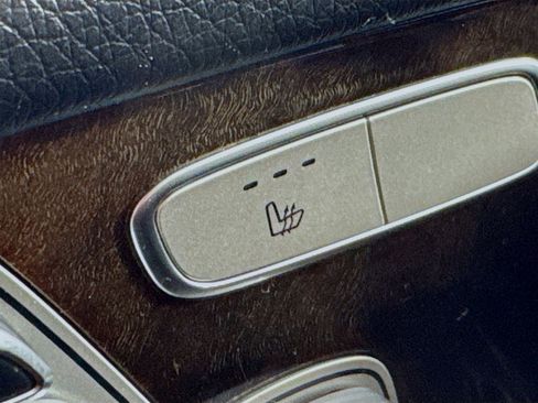 Used 2019 Mercedes-Benz GLC 350e 4MATIC image 5