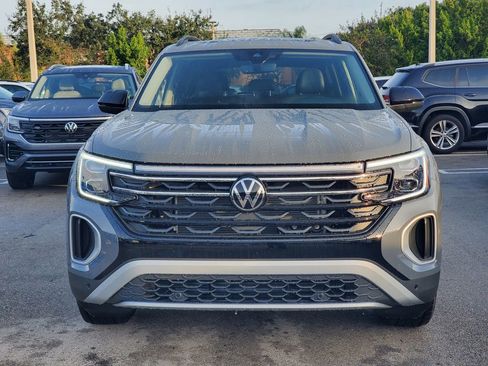 New 2026 Volkswagen Atlas Peak Edition image 2