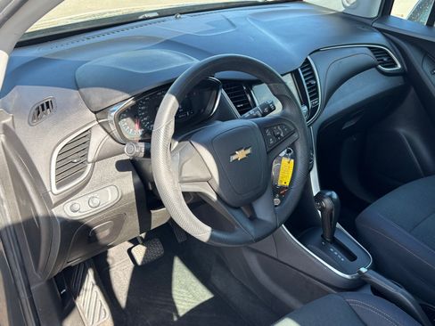 Used 2019 Chevrolet Trax LS FWD image 19