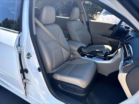 Used 2017 Honda Accord EX-L image 29