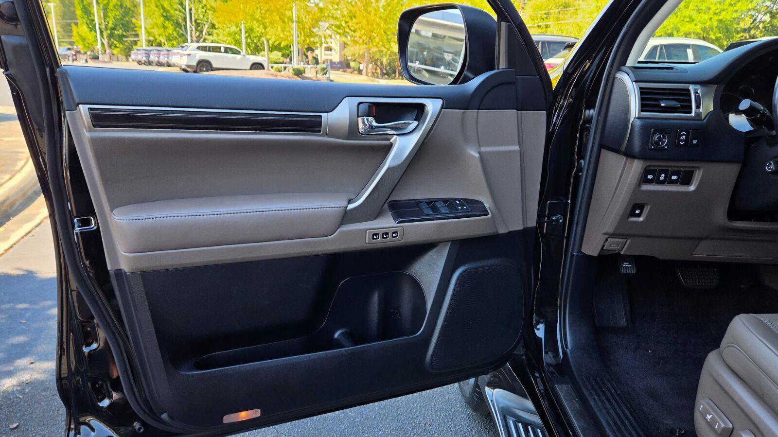Used 2020 Lexus GX 460 Premium w/ Premium Package AWD/4WD image 22