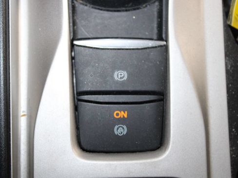 Used 2024 Ford Explorer XLT RWD image 31