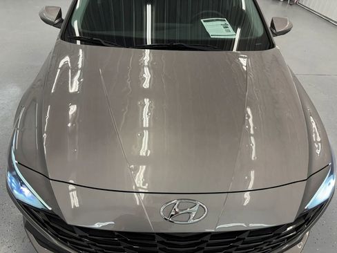 Used 2023 Hyundai Elantra Limited image 16