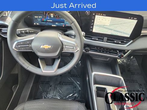 Used 2025 Chevrolet Equinox LT FWD image 35