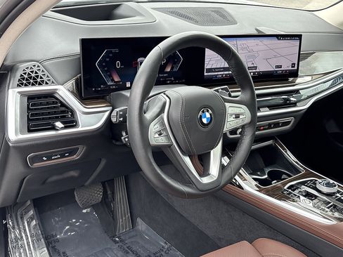 Used 2026 BMW X7 xDrive40i AWD/4WD image 9