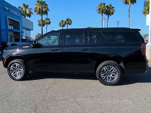 Used 2025 Chevrolet Suburban Z71 AWD/4WD image 5