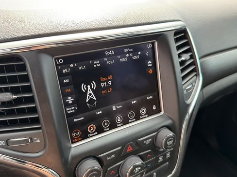 Used 2018 Jeep Grand Cherokee Laredo RWD image 23